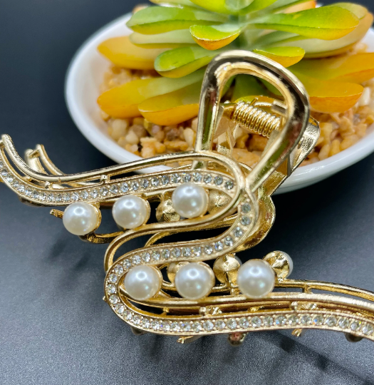 Thumbnail: Faux Pearls Metal Hair Claw Clip