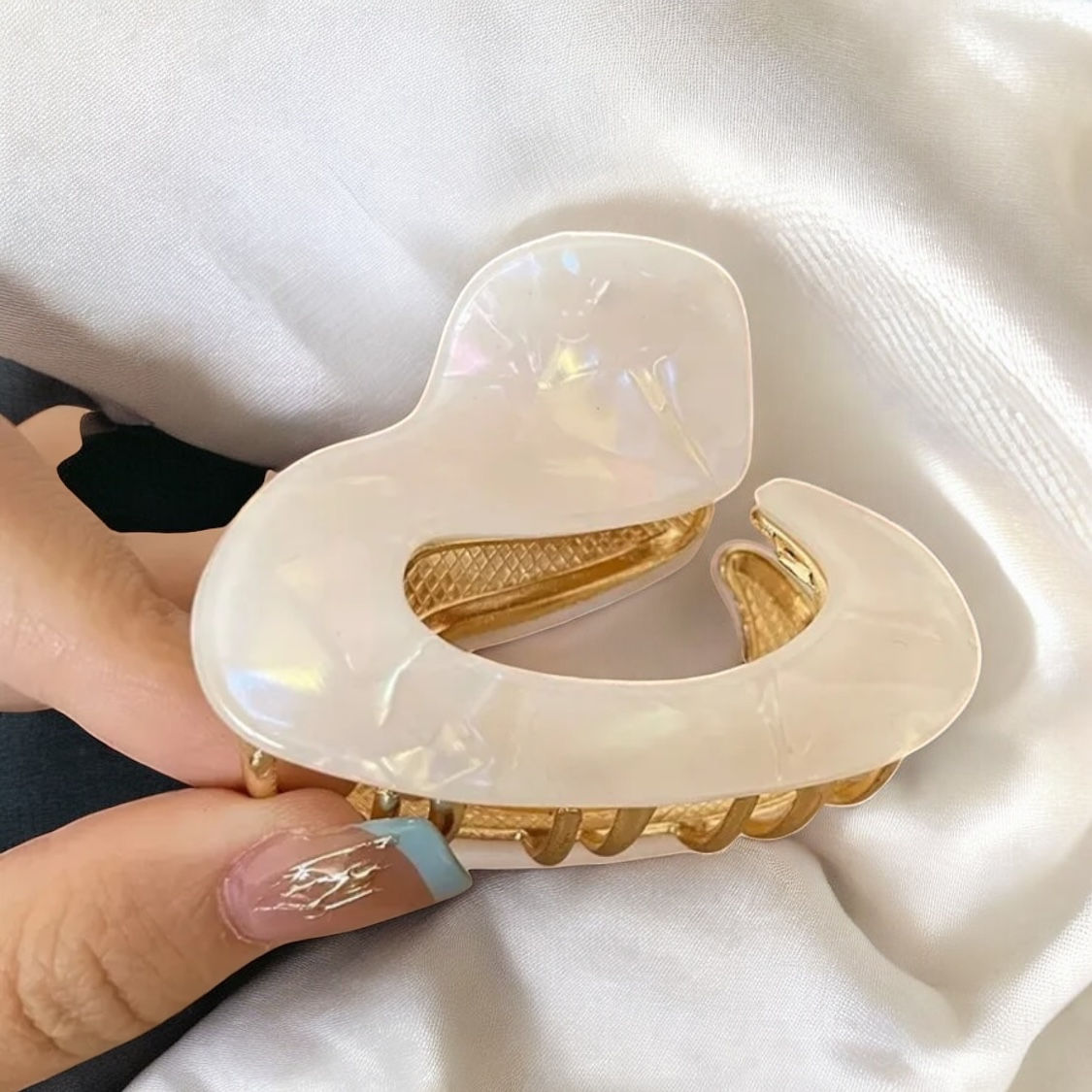 The Wind Breeze Marble Hair Claw Clip