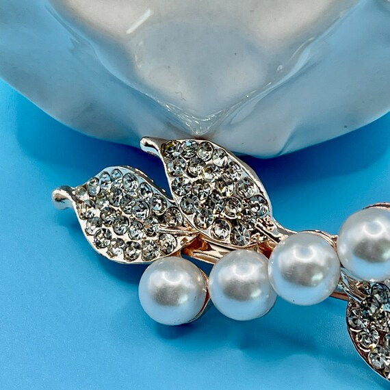 Thumbnail: Indulge in timeless sophistication with our 'Champagne Elegance' Large French Hair Clip.