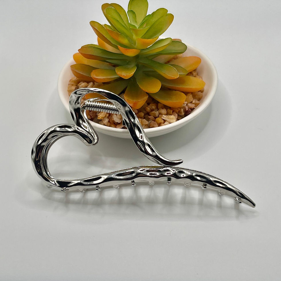 Thumbnail: Polished Liquid Metal Heart Claw Clip, elegant and lightweight hair accessory.