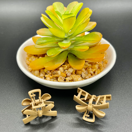Thumbnail: Vibrant and stylish metal bows, ideal for dressing up or down with casual or formal outfits.