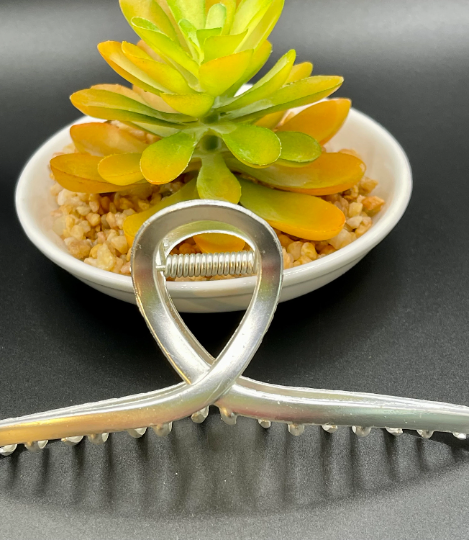 Thumbnail: Crisscross Platinum Silver Metal Hair Claw Clip