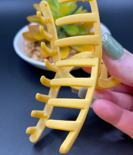 Thumbnail: Crisscross Matte Yellow Hair Claw Clip