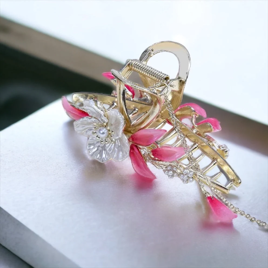 Thumbnail: Camellia Metal Hair Claw Clip