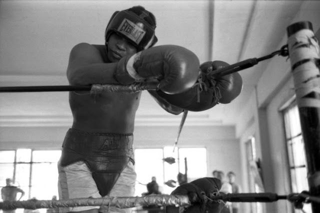 Muhammad+Ali+takes+a+break+during+training+in+Miami+Beach+in+1971