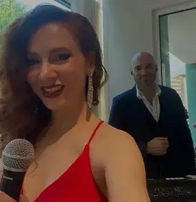DJ Live Little Star Paris — chant en direct et DJ, formule hybride festive pour soirée dansante