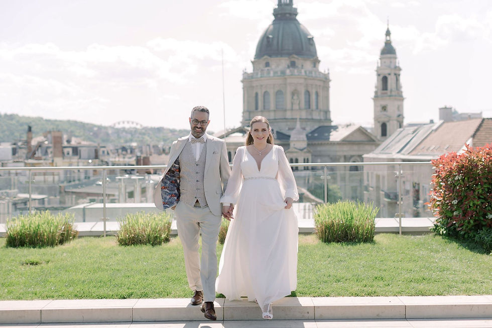 Elegant couple at their last minute wedding in Budapest, with St. Stephen’s Basilica in the background