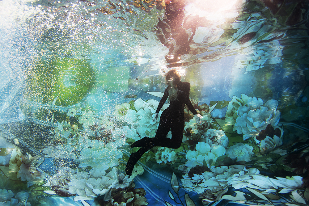 Embrace — underwater concept photograph by Cristiana Apostol