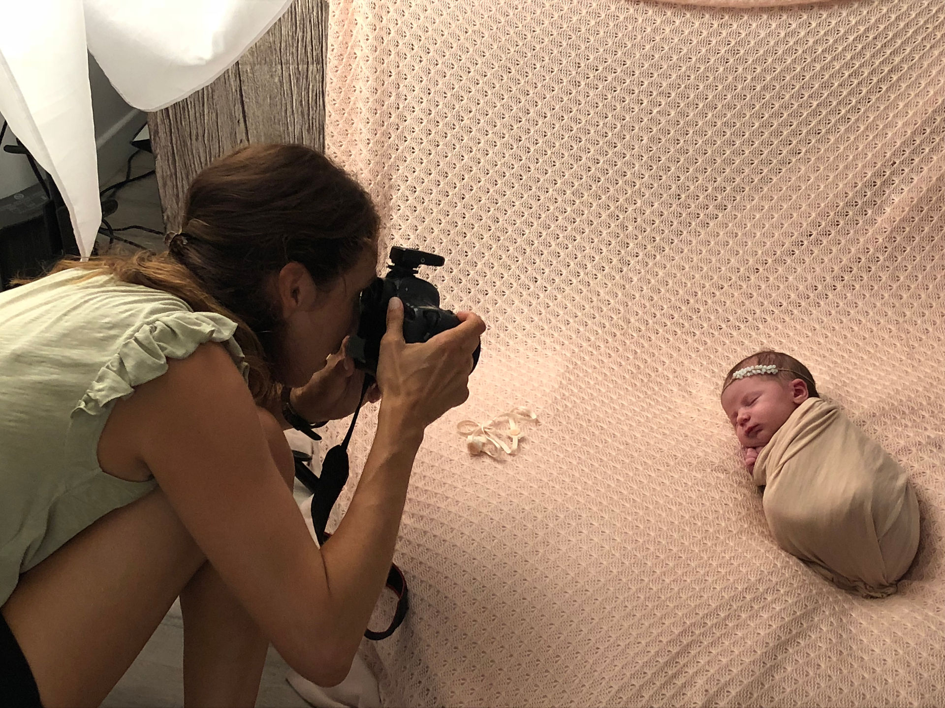 coulisses d'une séance photo nouveau né en studio à Marseille