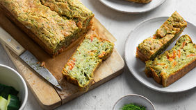 Cake léger courgette, aneth et truite fumée