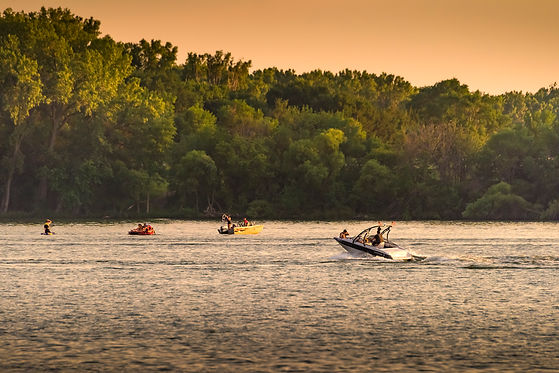 2018 department of tourism lake mitchell- boating.jpg