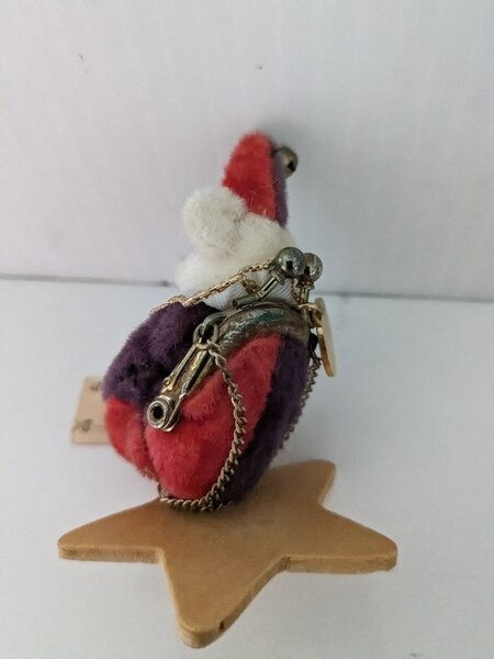 Thumbnail: Wayne's Wishes by Bonnie Hughes Tiny Clown Clutch