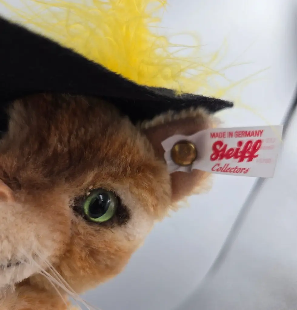 Thumbnail: Steiff Puss in Boots 26cm Golden Brown