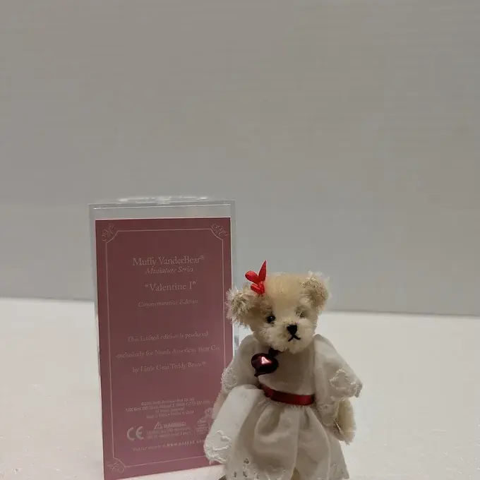 Thumbnail: North American Mohair Miniature Valentine  (5819)