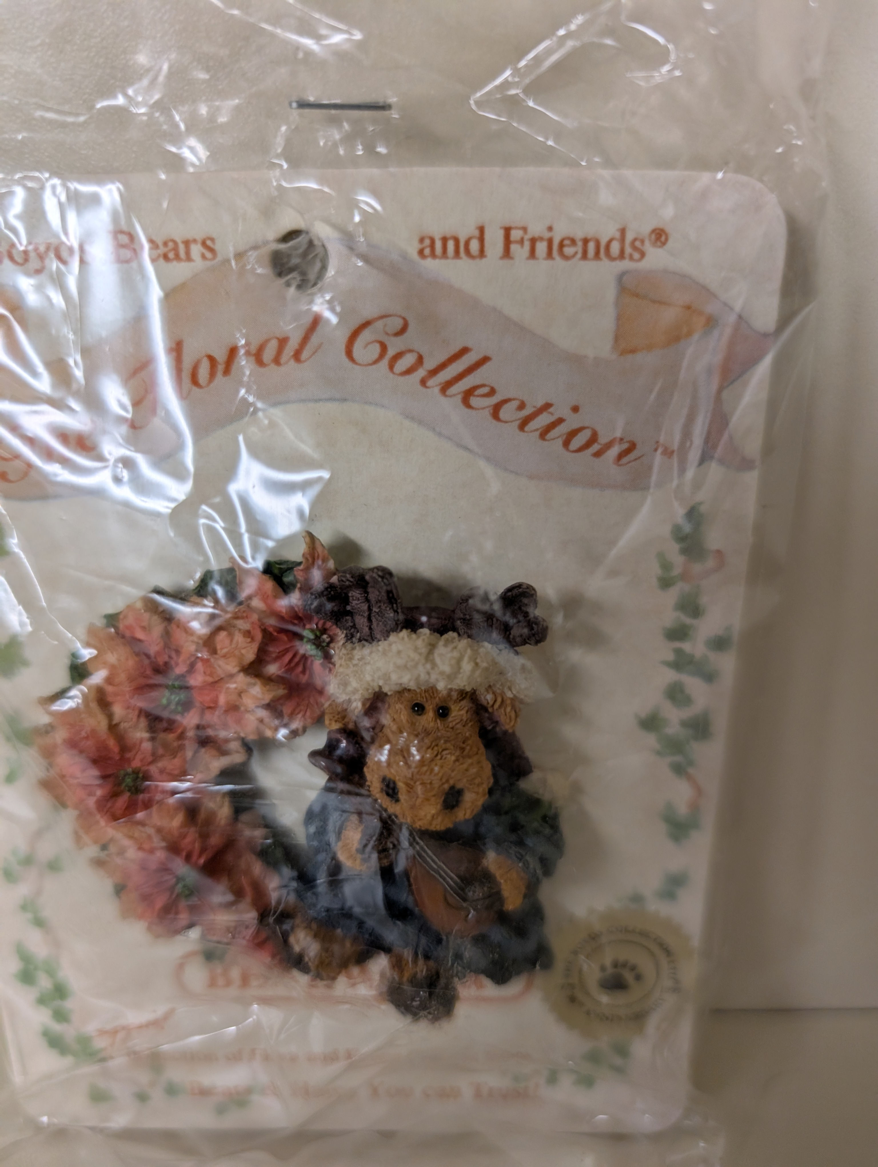 Boyds Pin Bearwear Floral Collection Maxamong The Pointsetties Moose 26153