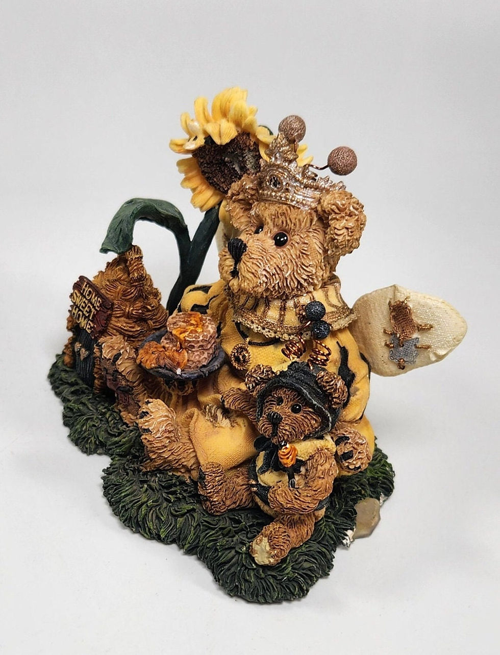 Thumbnail: Boyds Bear Resin Victoria Regina Fuzzbruin 1999-71