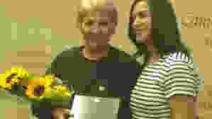 Vereadora Noemi Nonato e sua homenageada Maria Fernanda.