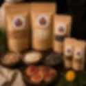 Nahaufnahme Herzmomente Bundle- Kräuter & Pilze mit Liebe schenken von MamaMuscaria