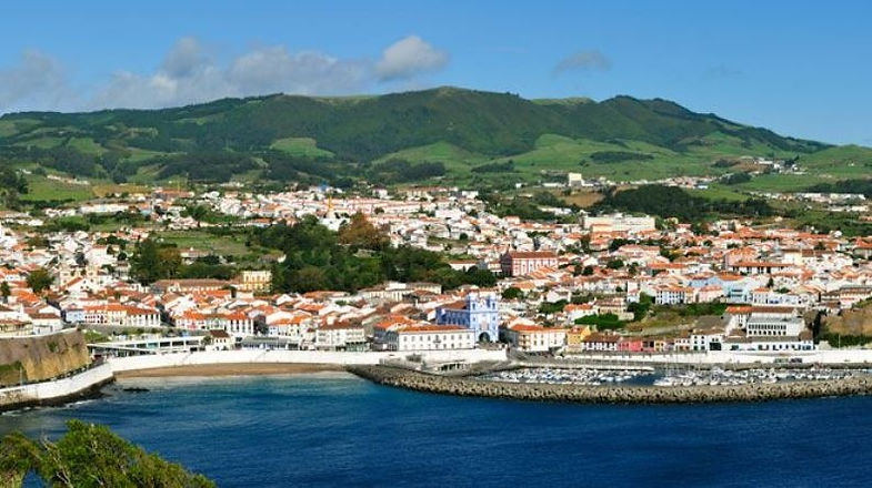 220px-2009_set_angra_prainha_1.JPG