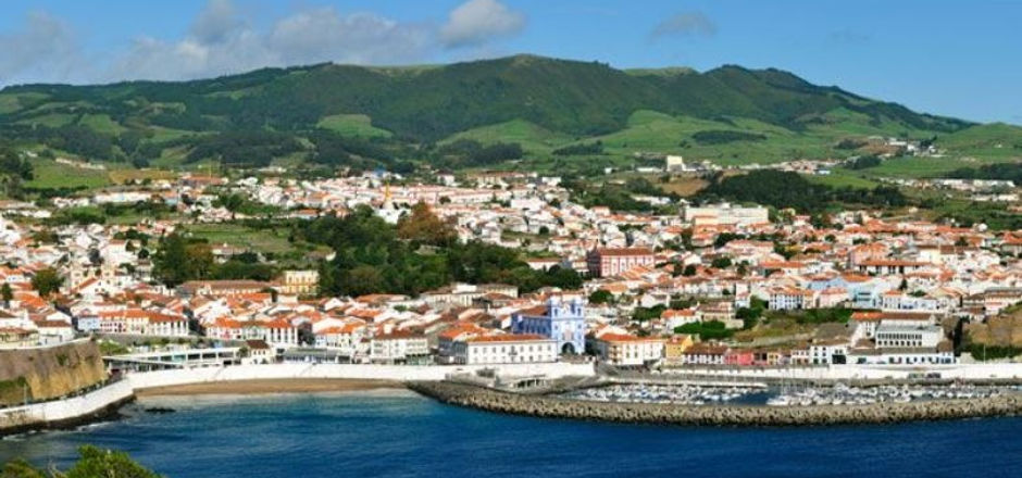220px-2009_set_angra_prainha_1.JPG