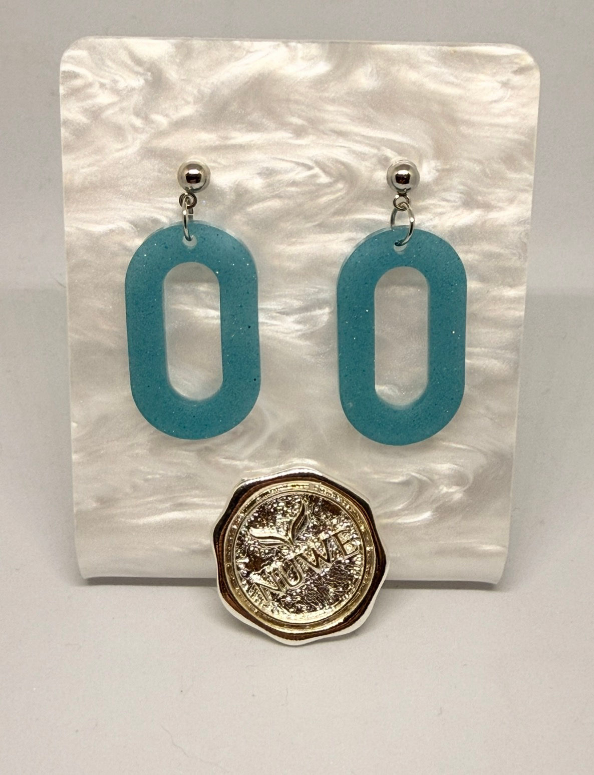 Serin Işık Oval Küpe