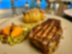 Schw. Kotelett vom Grill mit Hasselback Kartoffel