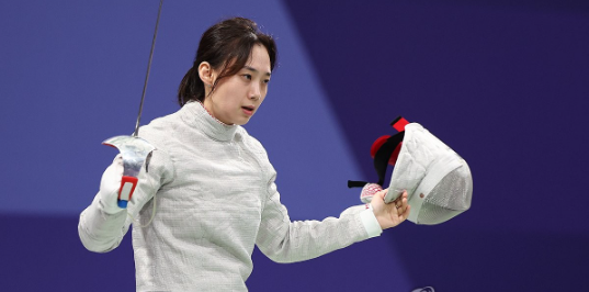 [올림픽] 후배들과 역사 쓴 '황태자의 딸' 윤지수 "아빠, 나 2개 땄어!"