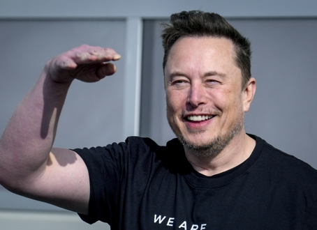 (07.10.24) “똑똑하다” 칭찬에 ‘태극기 로고’까지…美 테슬라 대표의 ‘한국예찬’ 이유는?