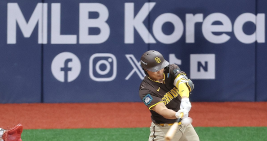 샌디에이고 김하성, LG 임찬규 상대로 서울시리즈 투런포