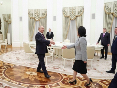 (01.17.24) 푸틴이 환하게 웃었다…크렘린궁서 10초 이상 악수한 최선희