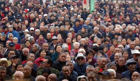 (10.17.23) 중국도 코앞에 둔 ‘초고령 사회’...2035년엔 60세 이상 비율 20% 육박