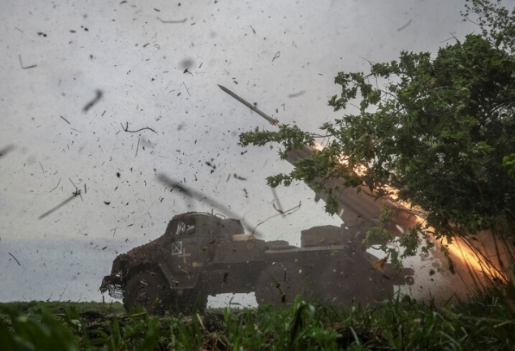 미국 무기 도착하려면 1~2개월…우크라이나, 동부전선 3곳서 후퇴