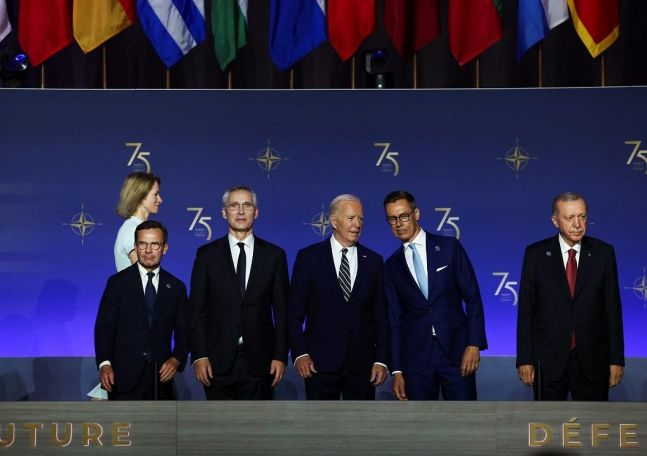 나토, 우크라 추가 지원 발표했지만…"무기 생산능력, 턱없이 부족"