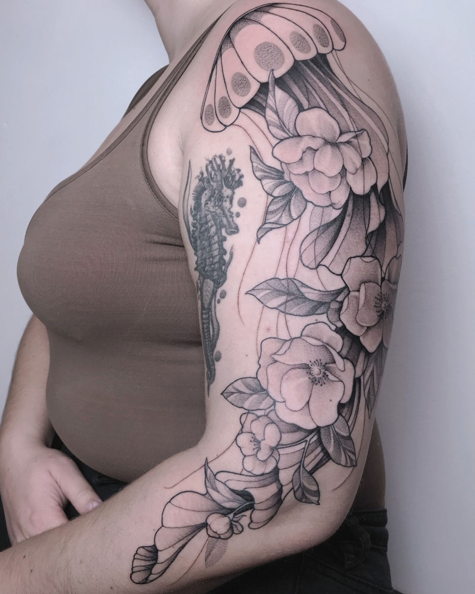 Raven. Toulouse 31. Tatoueuse collectif Tatoueurs tatouages Fra