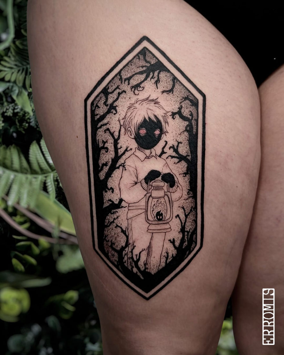 Tatouage réalisé par Erromis, tatoueur spécialisé en blackwork, géométrie et compositions graphiques à Cachan (94 Val-de-Marne). Membre du Collectif Tatoueurs TTF.