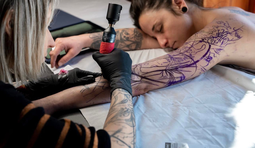 Préparer sa séance de tatouage : découvrez 10 conseils essentiels pour éviter les erreurs, gérer la