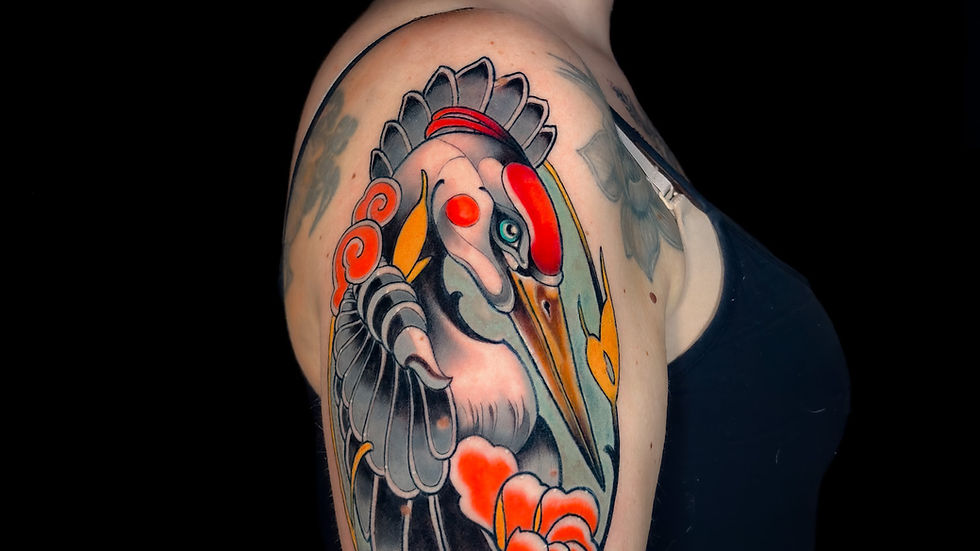 Tatouage d'oiseau coloré réalisé par un tatoueur Montpellier