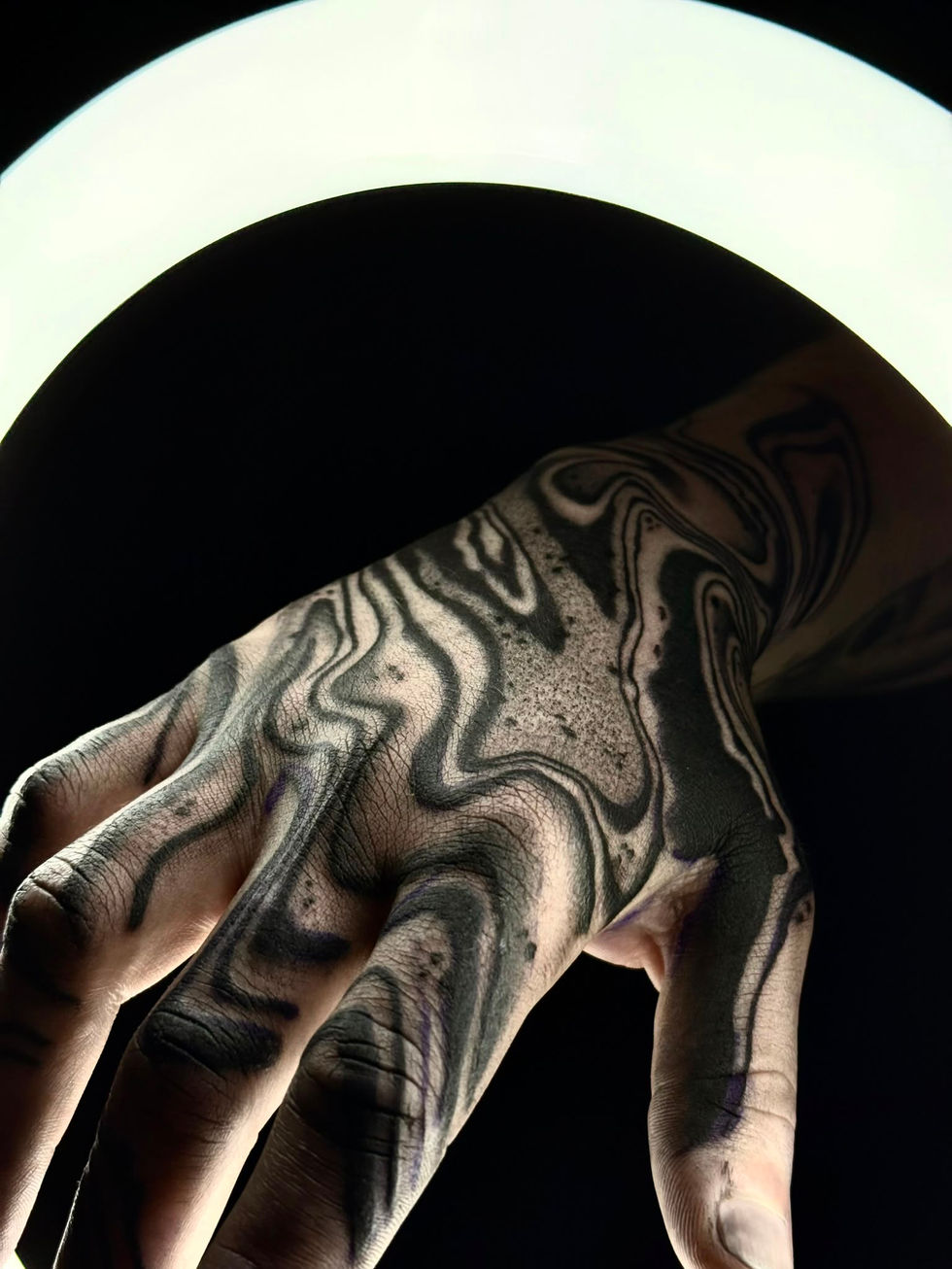 Photos et vidéos des réalisations de Levillain Tattoo, tatoueur basé à Bordeaux et membre du Collectif Tatoueurs TTF. Découvr