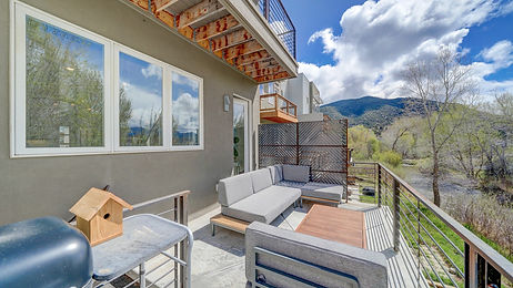 049-041-Balcony Patio-2592x1727.jpg