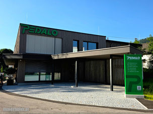 LED-Leuchtbuchstaben und Werbepylon