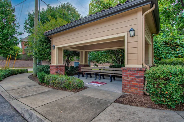 On-property shuttle bus to University of South Carolina campus