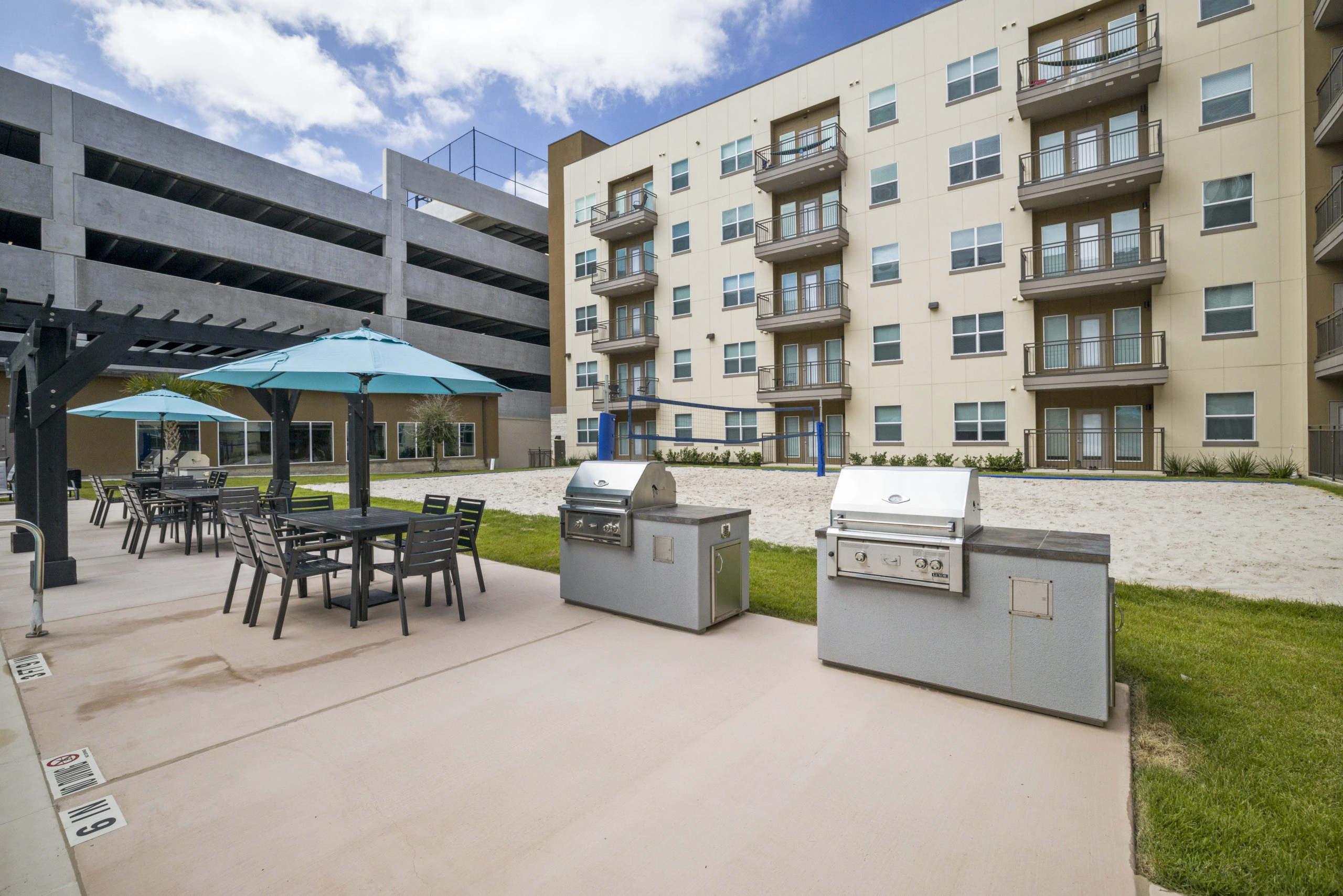 College Town San Marcos - Grilling Stations By Pool