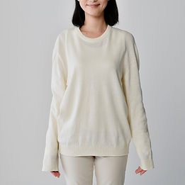 ユニセックスクルーネックセーター 女性着用Img186650.jpg