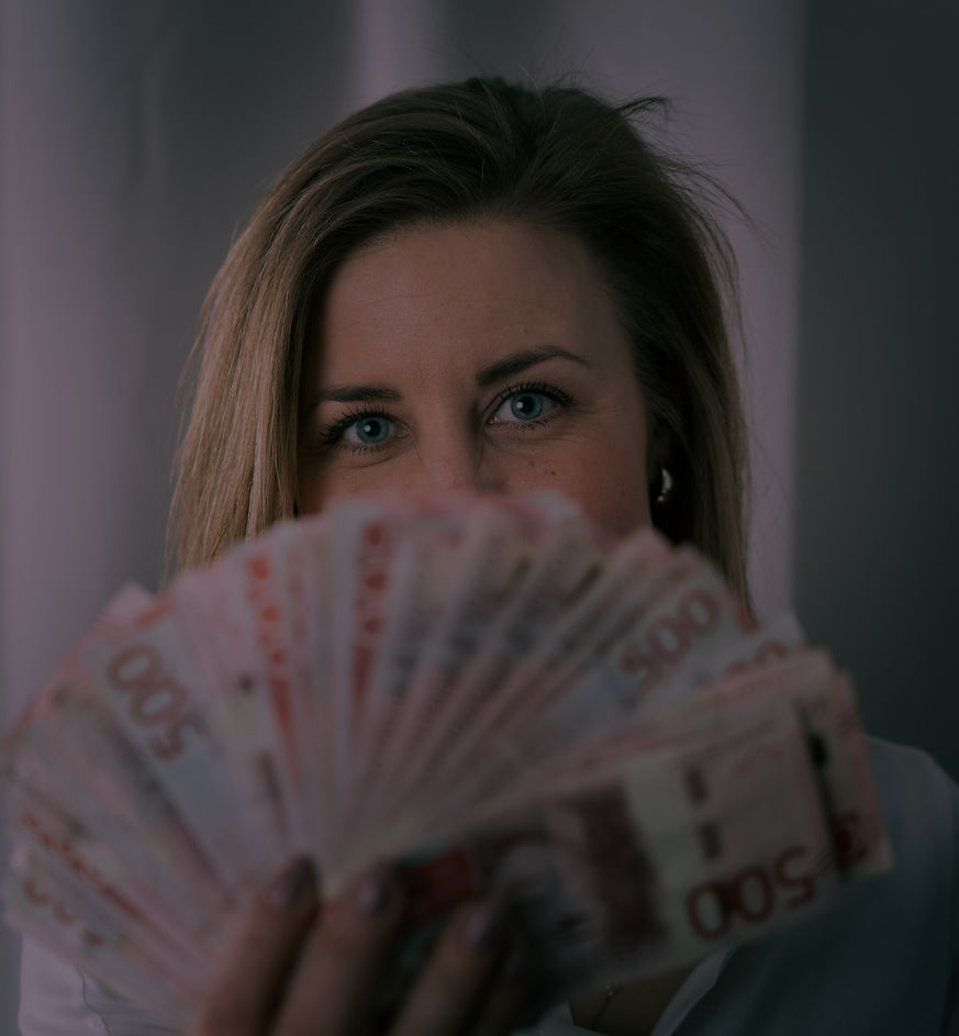 MoneyWithIda-16_edited.jpg
