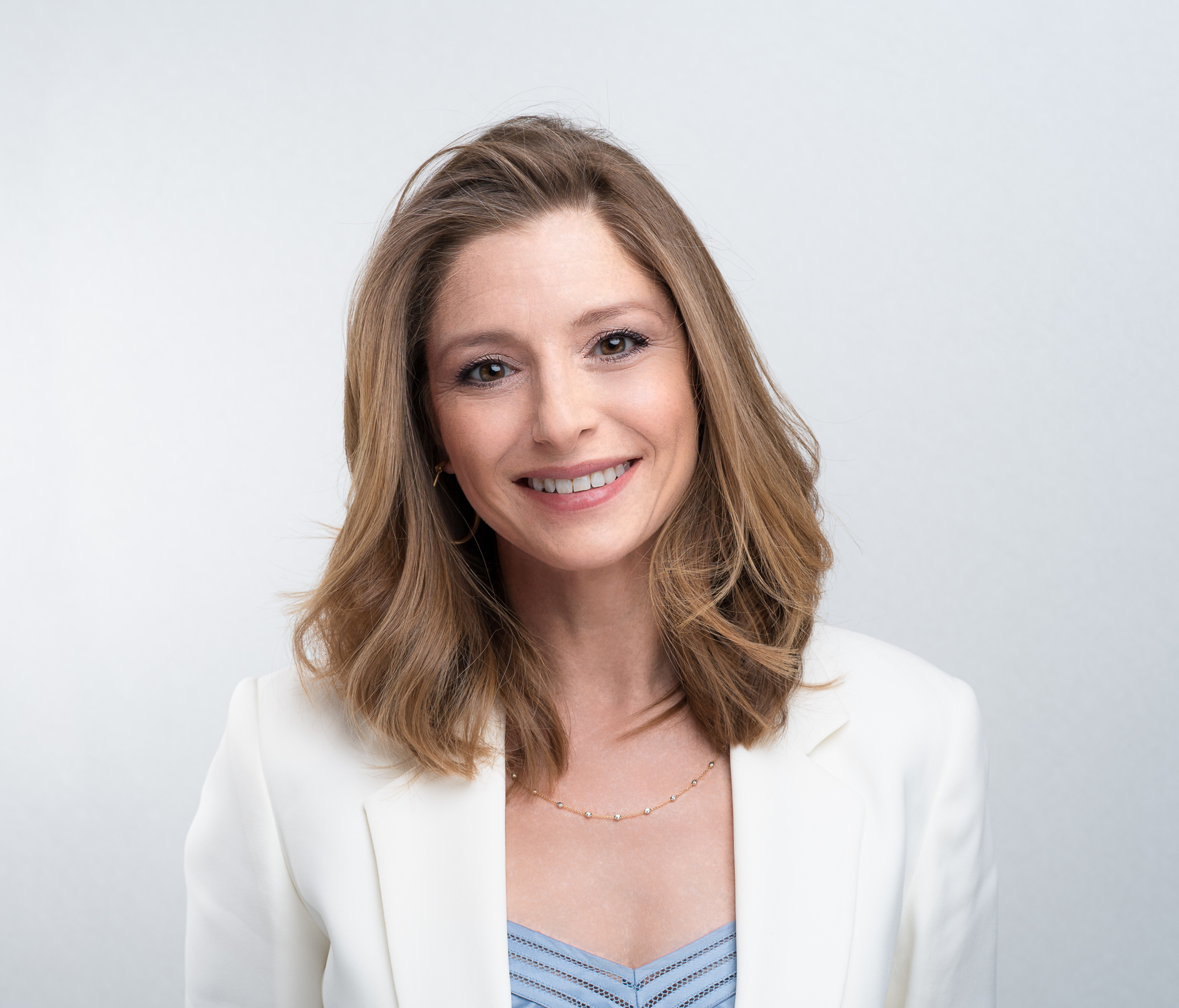 אלה אבנון.jpg