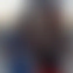 國際志工背著孩子們的合影