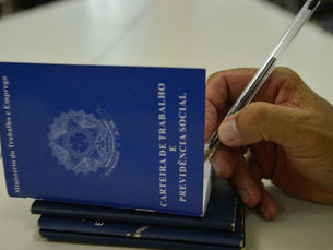 A vida acelerada e o excesso de trabalho.