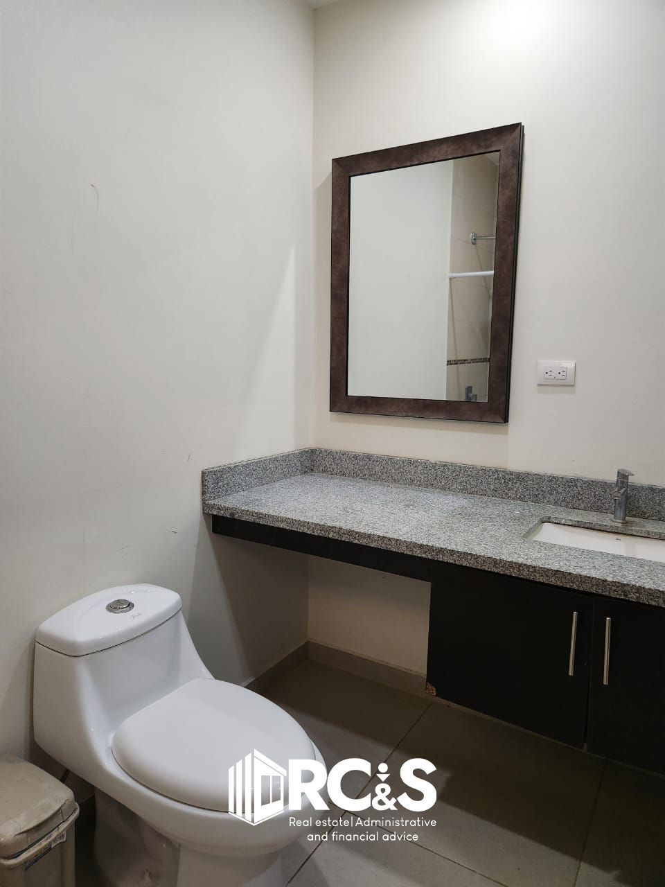Miniatura: Se renta casa en Residencial Brisas de San José