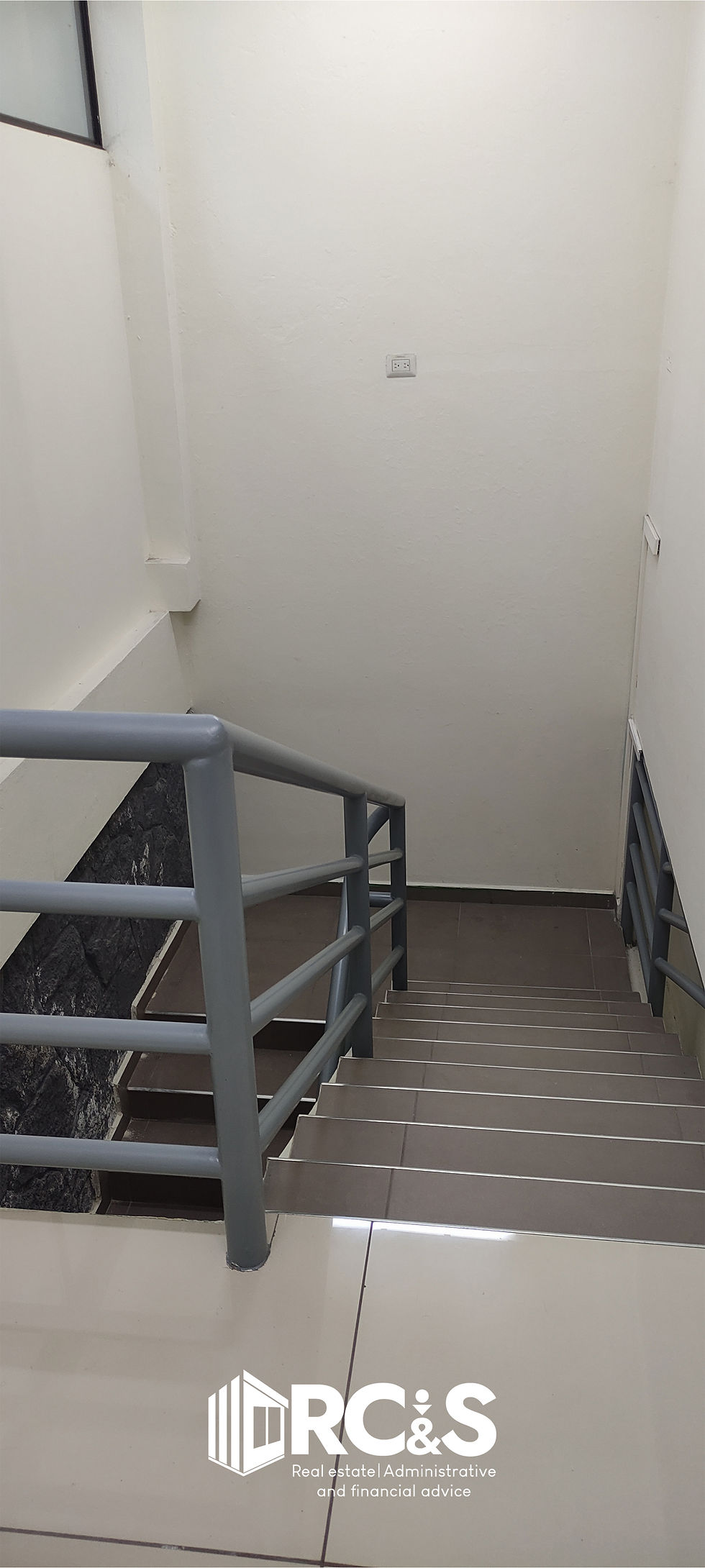 Miniatura: Alquiler, edificio moderno Colonia Escalón