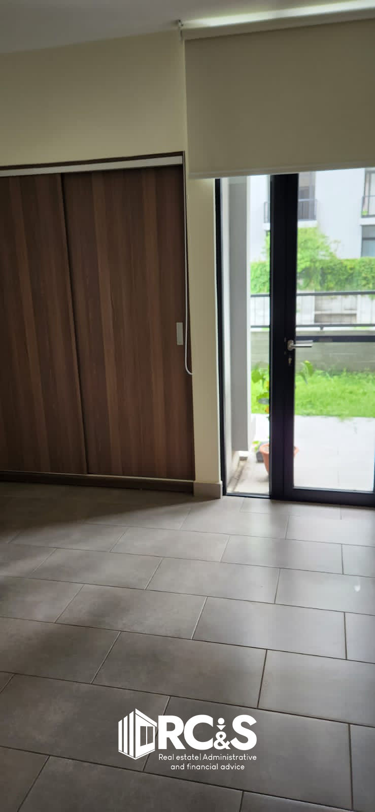 Miniatura: Alquiler en área muy exclusiva Condado Santa Rosa
